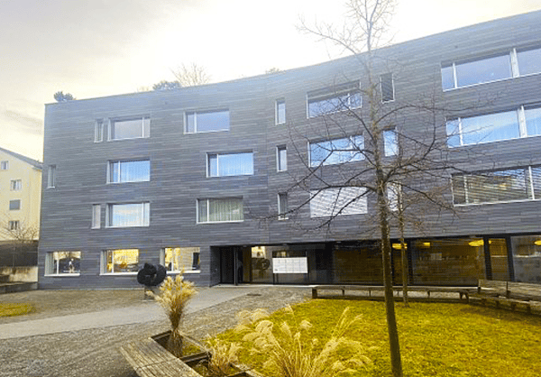 Moderen, sonnige 4.5 Zimmerwohnung mit Balkon, Autoeinstellhallenplatz und grossem Kellerabteil 3