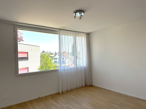 Moderen, sonnige 4.5 Zimmerwohnung mit Balkon, Autoeinstellhallenplatz und grossem Kellerabteil 10