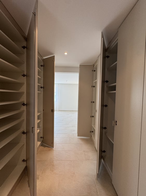 Moderen, sonnige 4.5 Zimmerwohnung mit Balkon, Autoeinstellhallenplatz und grossem Kellerabteil 18
