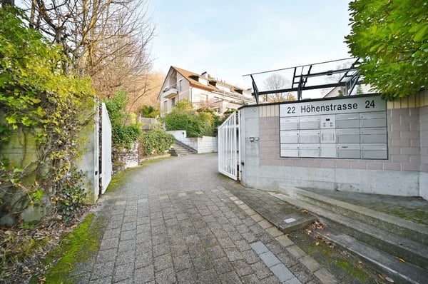 Exklusive 6.5-Zimmer-Wohnung auf zwei Ebenen mit Weitblick in Riehen 16