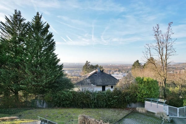 Exklusive 6.5-Zimmer-Wohnung auf zwei Ebenen mit Weitblick in Riehen 6