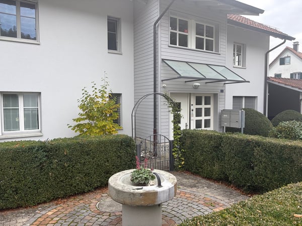 Helle 4.5-Zimmer-Maisonette-Wohnung mit Balkon und Seesicht in Pfäffikon 1