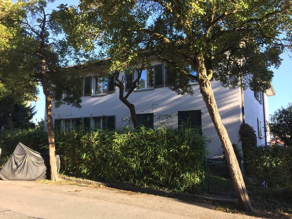 Grosszügige 8-Zimmer-Wohnung mit Balkon und wunderschöner Weitsicht