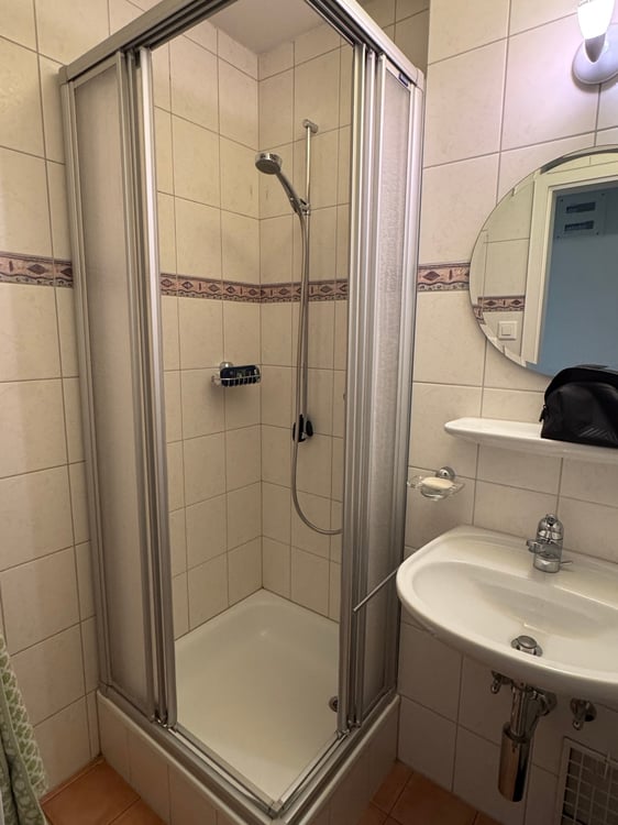 Grosszügige 8-Zimmer-Wohnung mit Balkon und wunderschöner Weitsicht 9