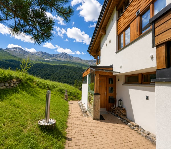 Attraktiver 4,5-Zimmer-Hausteil mit Galerie und traumhafter Aussicht in Valbella 5