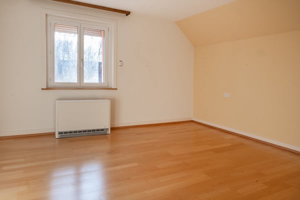 Älteres, freistehendes 5,5-Zimmer-Einfamilienhaus in Büsingen auf grossem Grundstück 12