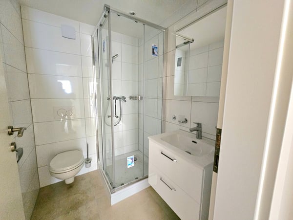 schöne, renoviete 2.5 Zimmer Wohnung 3