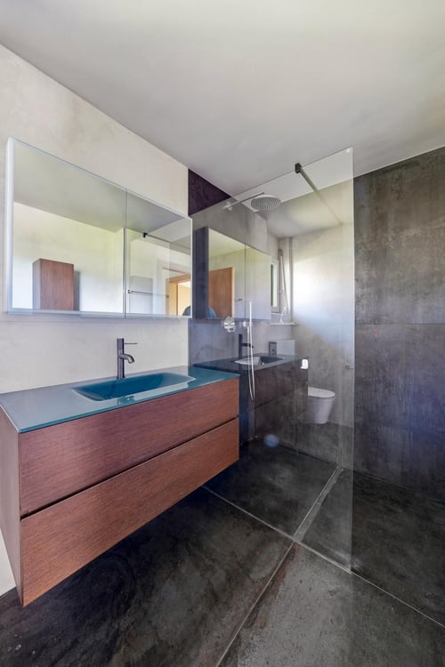 Charmant appartement de 5,5 pièces avec cheminée au 1er étage d'un petit immeuble 8