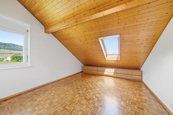 Charmant appartement de 5,5 pièces avec cheminée au 1er étage d'un petit immeuble 7