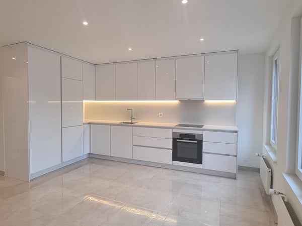 Magnifique appartement de 4 pièces entièrement rénové, idéalement situé 2