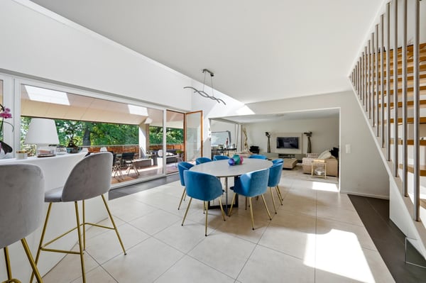 Beau duplex en attique de 5,5 pièces à Bursinel