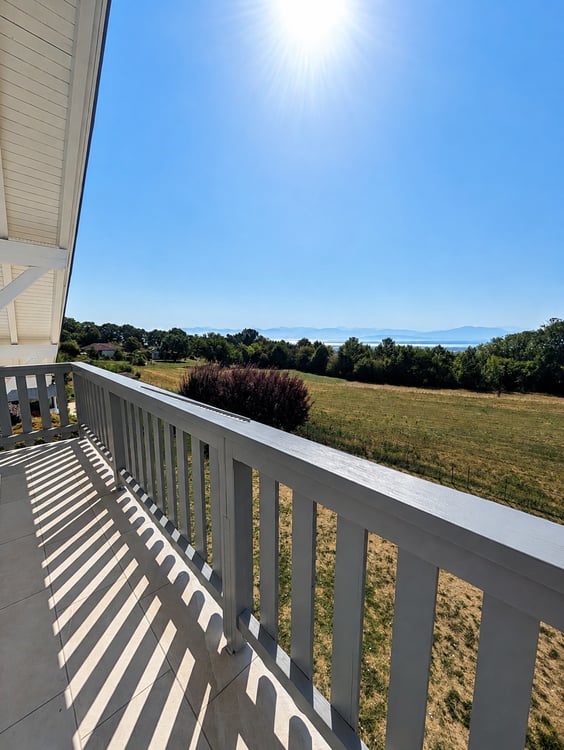 Superbe villa rénovée avec vue panoramique, piscine et vaste jardin 3