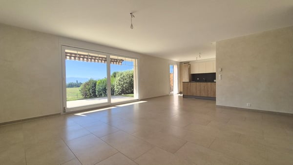Bel appartement de 3.5 pièces au rez avec jardin à Gingins 4