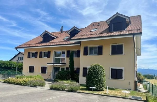 Bel appartement de 3.5 pièces au rez avec jardin à Gingins 1