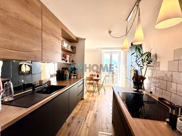 EN EXCLUSIVITÉ, à deux pas du lac avec vue exceptionnelle 9