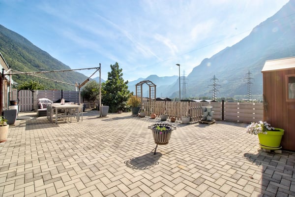 Terrasse de 130 m2 – Un seul niveau – nombreuses places de parc 2