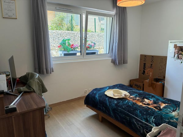 REZ avec terrasse et accès pelouse – 2 places de parc 9
