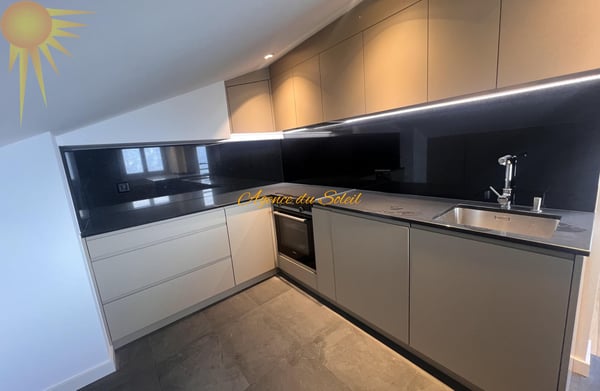 Magnifique appartement de 1.5 pièces en attique, totalement rénové en 2023 ! 8