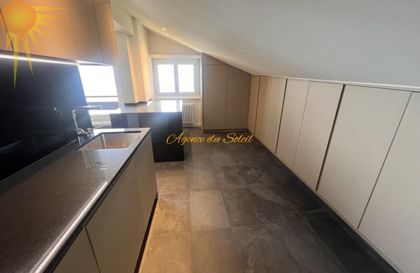 Magnifique appartement de 1.5 pièces en attique, totalement rénové en 2023 ! 10