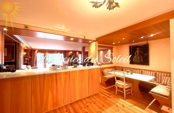 Somptueux lot de 4.5 pièces + 3.5 pièces + chambre de service, jardin, piscine privée au coeur de Crans ! 9