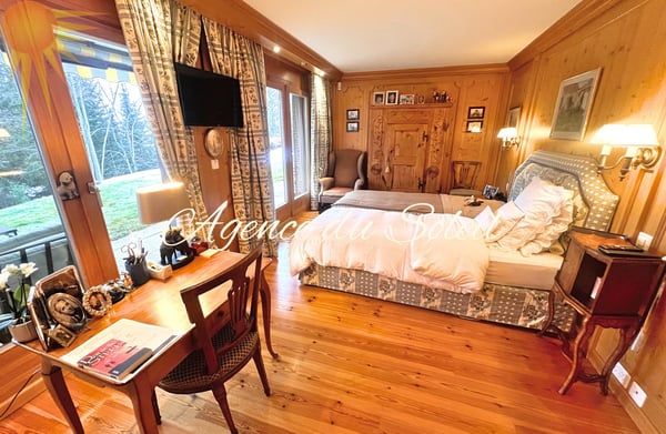 Somptueux lot de 4.5 pièces + 3.5 pièces + chambre de service, jardin, piscine privée au coeur de Crans ! 12