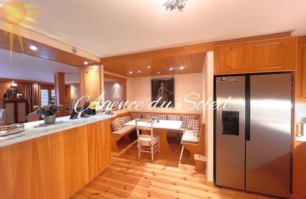 Somptueux lot de 4.5 pièces + 3.5 pièces + chambre de service, jardin, piscine privée au coeur de Crans ! 6