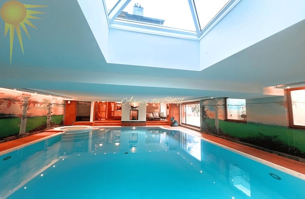 Somptueux lot de 4.5 pièces + 3.5 pièces + chambre de service, jardin, piscine privée au coeur de Crans ! 1