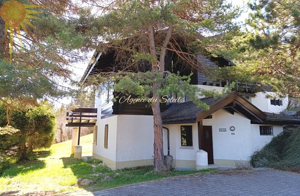 Idéal pour une famille, ce magnifique et spacieux chalet à 1 mn en voiture du centre de la station ! 1