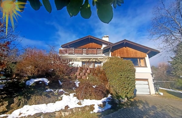 Agréable et vaste maison de 2 appts (4,5 + 2.5 pièces) dans le village de Mollens, à 5 minutes en voiture de Crans-Montana ! 1