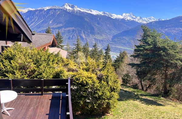 Idéal pour une famille, ce magnifique et spacieux chalet à 1 mn en voiture du centre de la station ! 4
