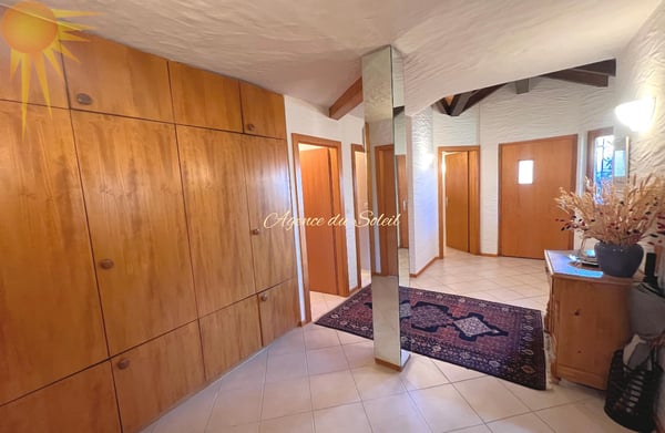 Idéal pour une famille, ce magnifique et spacieux chalet à 1 mn en voiture du centre de la station ! 3