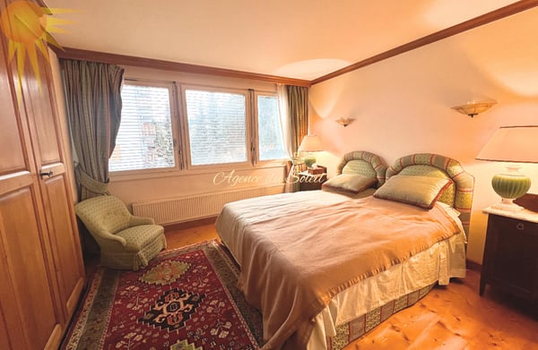 Situation idéale! Vaste appartement traversant d'angle de 7.5 pièces avec vaste terrasse sud ! 11