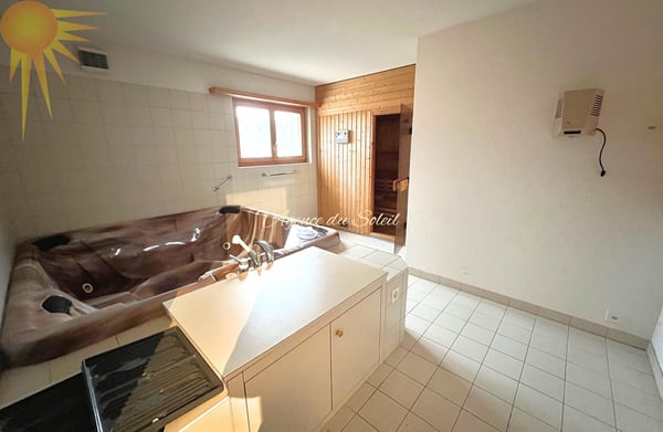 En Exclusivité ! Splendide chalet de 8.5 pièces en bordure du golf Ballesteros à Crans ! 12