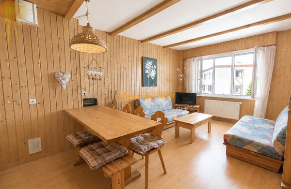À louer à la saison : Agréable appartement 2.5 pièces en plein coeur de Crans ! 3