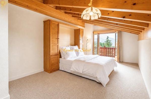 En Exclusivité ! Superbe chalet de 8.5 pièces en bordure du golf Ballesteros à Crans ! 9