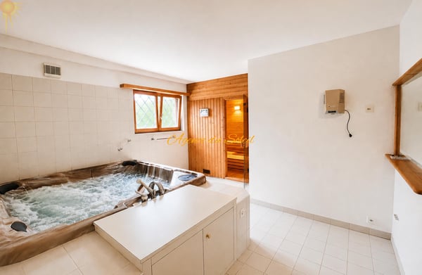 En Exclusivité ! Superbe chalet de 8.5 pièces en bordure du golf Ballesteros à Crans ! 13