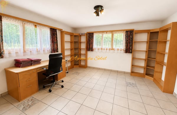 En Exclusivité ! Superbe chalet de 8.5 pièces en bordure du golf Ballesteros à Crans ! 12