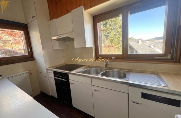 En Exclusivité ! Adorable maison comprenant 2 appartements séparés, à 5 minutes en voiture de Crans-Montana ! 6