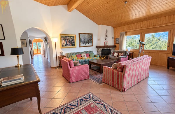 Très beau chalet de 6.5 pièces sur un grand terrain arborisé à Crans ! 6