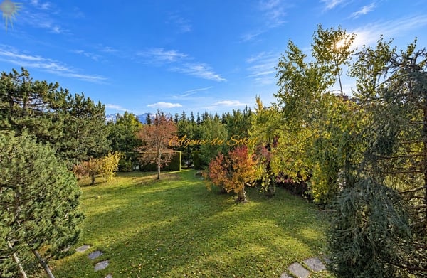 Très beau chalet de 6.5 pièces sur un grand terrain arborisé à Crans ! 8