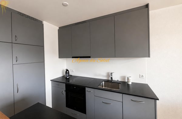 À louer entre le 1er décembre 26 et le 30 avril 27 ce bel appartement rénové de 2.5 pièces à Montana ! 6