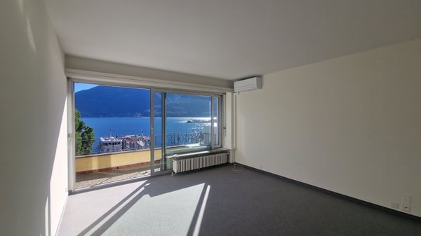 Splendido app.to/attico di 1.5 locali con vista lago 15