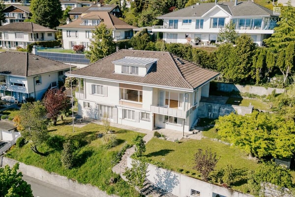 2-Familienhaus mit Panoramablick auf Thunersee und Alpenkette 1