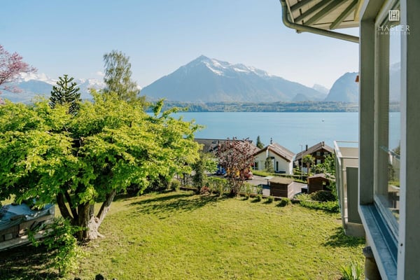 2-Familienhaus mit Panoramablick auf Thunersee und Alpenkette 3