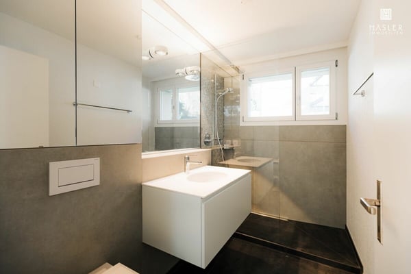 Moderne 4½-Zimmer-Maisonette-Wohnung am rechten Thunerseeufer 11