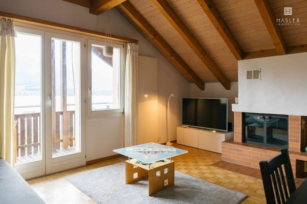2-Familienhaus mit fantastischem Ausblick und Baulandreserve 12
