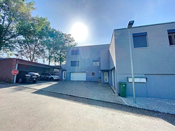 Bel immeuble locatif de 3 appartements avec piscine commune 2