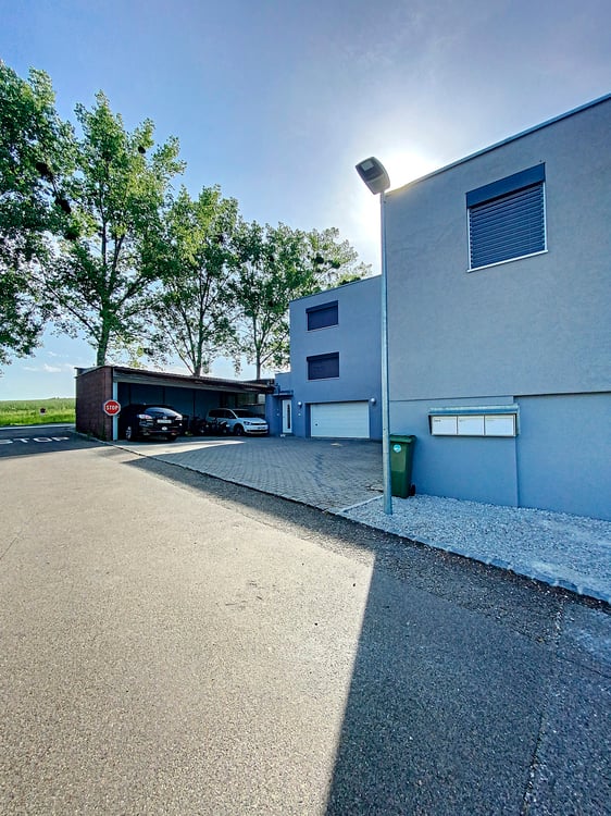 Bel immeuble locatif de 3 appartements avec piscine commune 4