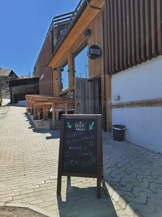 MYTIQUE BAR LA GRANGE 3