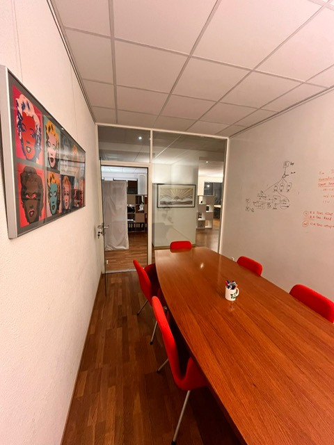 Bureau/poste de travail en sous-location au cœur de Genève 4